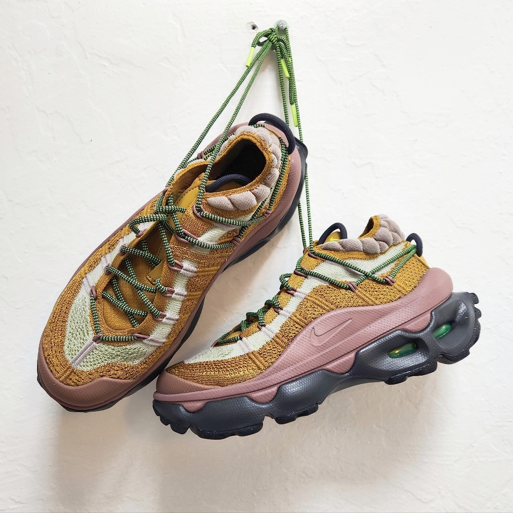 Nike Unisex Air Max Flyknit Venture Bronzine Smokey size 7.5 (US 7.5)